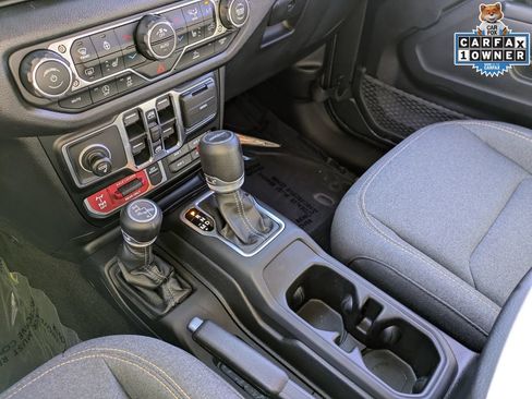Used 2024 Jeep Gladiator Mojave AWD/4WD image 14