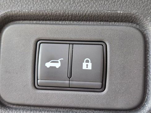 Used 2025 Nissan Pathfinder SL image 17