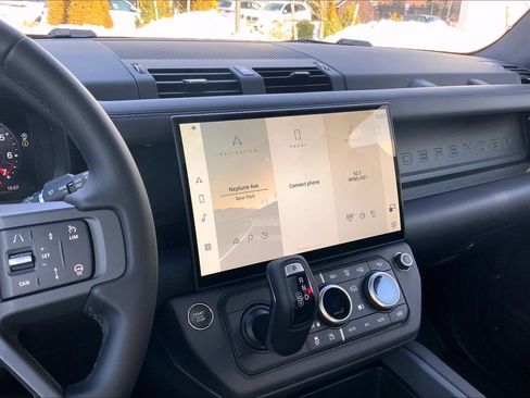 New 2026 Land Rover Defender 130 X-Dynamic SE image 6