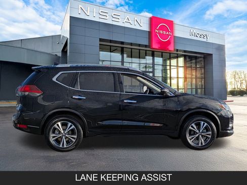 Used 2019 Nissan Rogue SV w/ Premium Package image 7