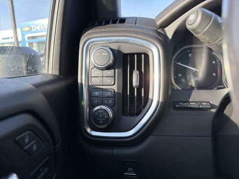 Used 2022 GMC Sierra 3500 Denali w/ Denali Black Diamond Edition image 24