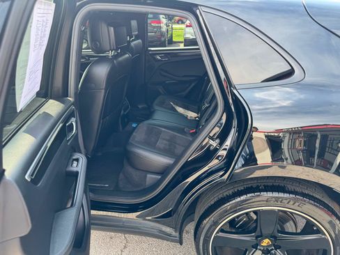 Used 2018 Porsche Macan AWD/4WD image 11