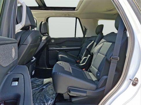 New 2026 Lincoln Navigator Reserve AWD/4WD image 5