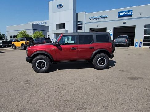 New 2025 Ford Bronco Badlands image 2