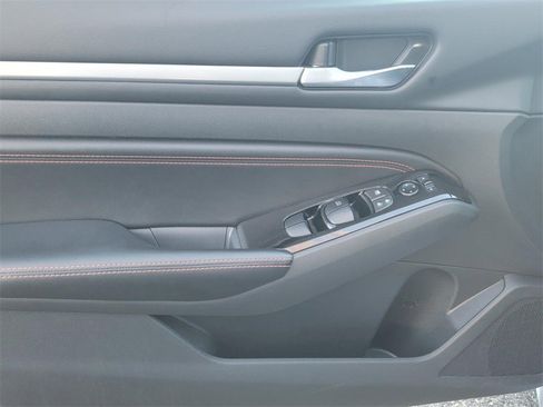 Certified 2023 Nissan Altima 2.5 SR image 9