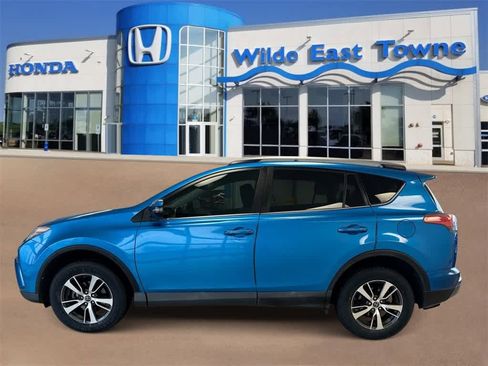 Used 2018 Toyota RAV4 XLE image 5