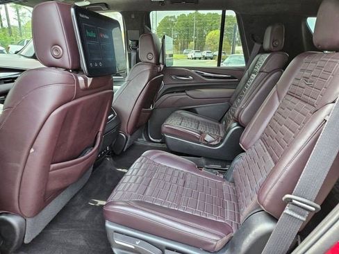 Certified 2022 Cadillac Escalade Premium Luxury Platinum w/ Heavy-Duty Trailer Package AWD/4WD image 11
