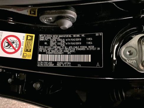 Used 2016 Toyota Highlander Limited AWD/4WD image 33