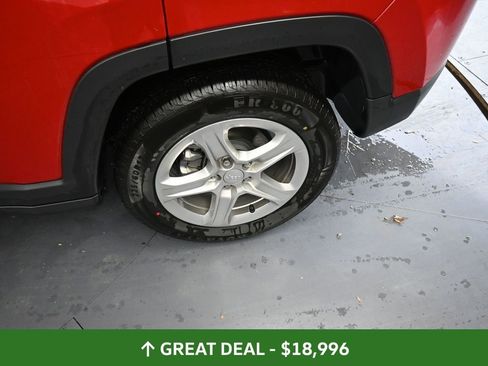 Used 2024 Jeep Compass Latitude image 18