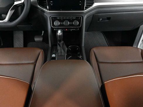 Certified 2022 Volkswagen Atlas SE w/ Black Wheel Package FWD image 15
