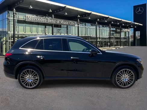Used 2026 Mercedes-Benz GLC 300 image 2