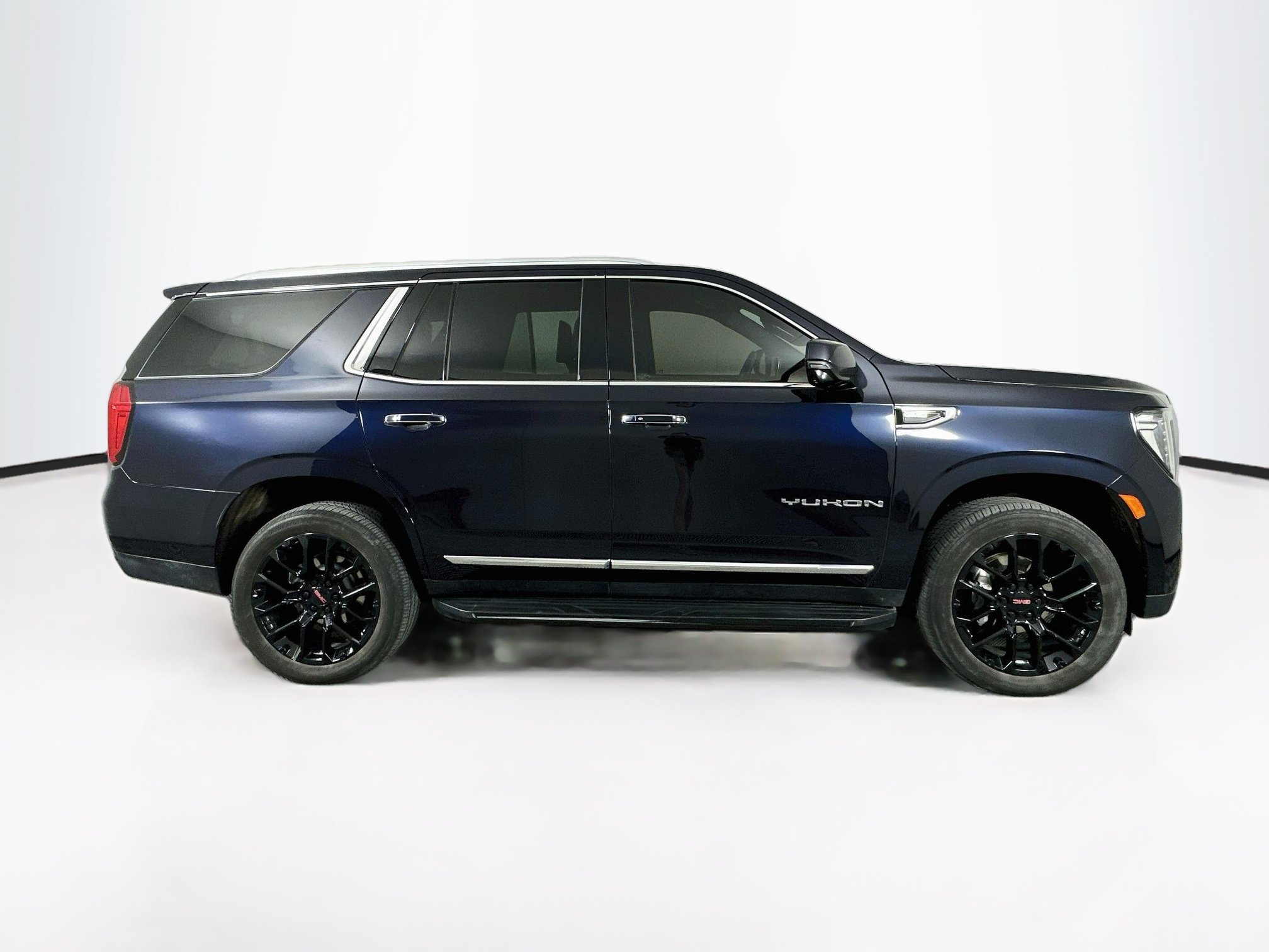 Used 2024 GMC Yukon SLT w/ SLT Premium Package AWD/4WD image 10