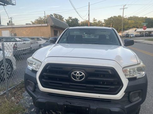 Used 2017 Toyota Tacoma SR RWD image 11