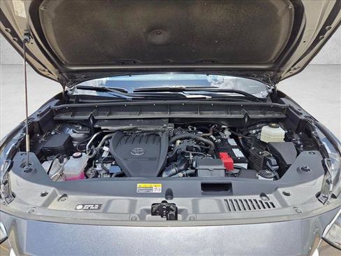 Used 2025 Toyota Highlander LE FWD image 21
