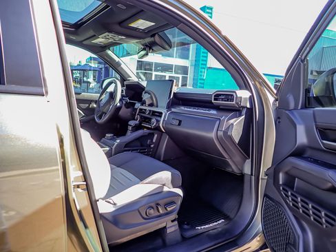 Used 2024 Toyota Tacoma TRD Off-Road image 16