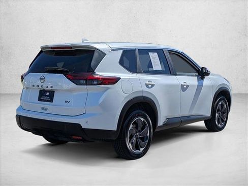 Used 2024 Nissan Rogue SV FWD image 5