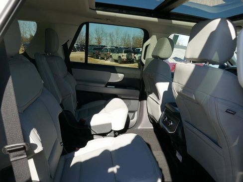 New 2026 Ford Expedition Active image 11