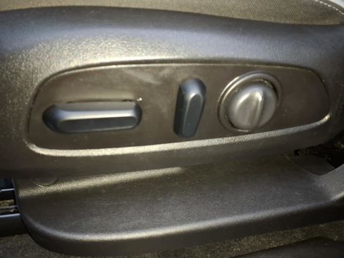 Used 2019 Chevrolet Equinox LT image 11