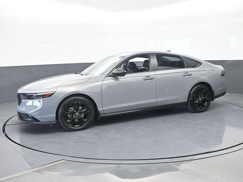 Used 2025 Honda Accord SE image 2