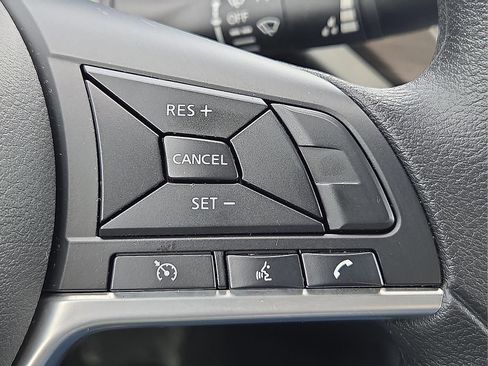 Used 2025 Nissan Altima 2.5 SV FWD image 19
