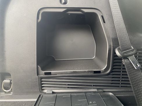 Used 2022 Ford Explorer XLT w/ Equipment Group 202A image 31