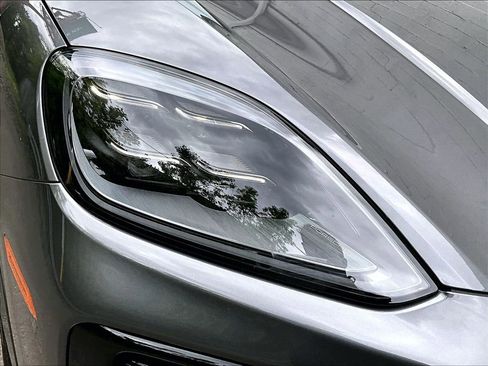 Certified 2026 Porsche Cayenne Coupe AWD/4WD image 30