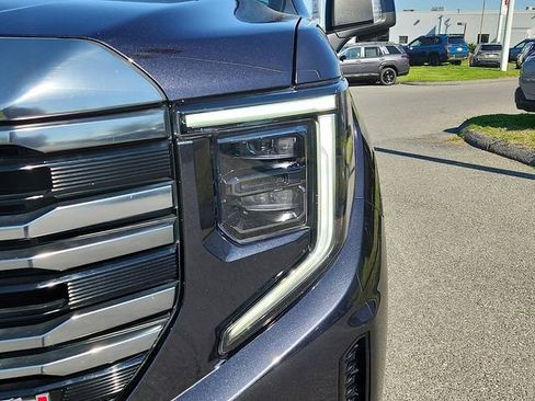 Used 2024 GMC Sierra 1500 AT4 w/ Technology Package AWD/4WD image 9