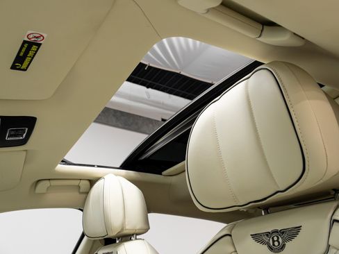 Used 2021 Bentley Flying Spur W12 image 36