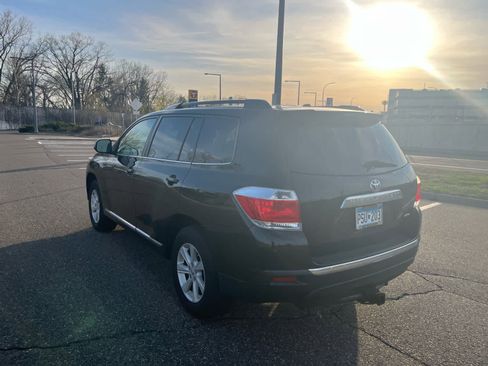 Used 2012 Toyota Highlander SE w/ Tow Pkg AWD/4WD image 4