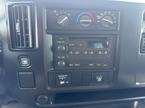 Used 2007 GMC Savana 3500 Extended Passenger w/ LT Preferred Equipment Group RWD image 32