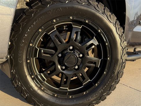 Used 2017 Toyota Tundra SR5 image 9