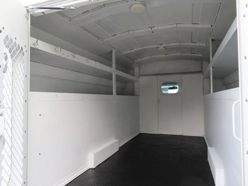 Used 2015 Chevrolet Express 3500 RWD image 16