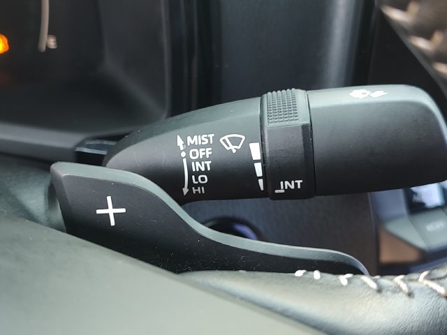 Used 2025 Toyota Camry SE FWD image 23