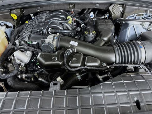 Certified 2025 Jeep Grand Cherokee Limited w/ Black Appearance Package image 33