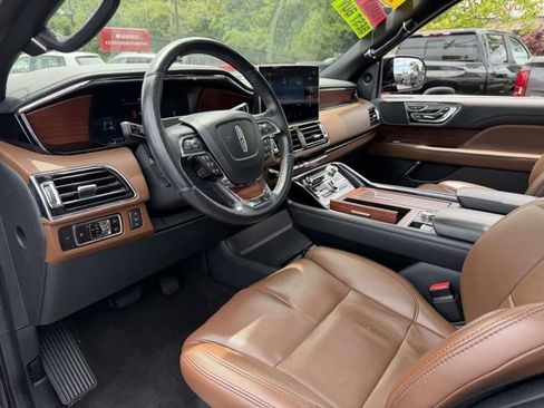 Used 2023 Lincoln Navigator Reserve w/ Monochromatic Package AWD/4WD image 11