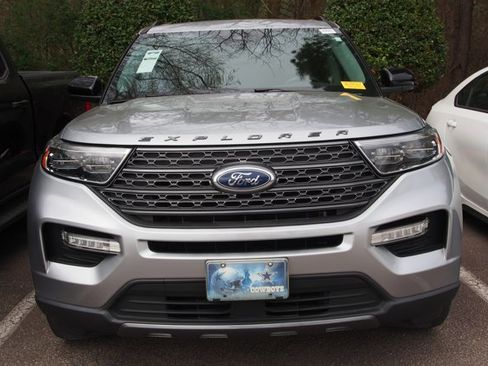 Certified 2023 Ford Explorer XLT w/ Equipment Group 202A image 3