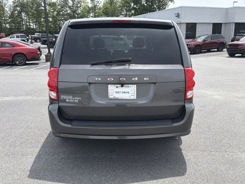Used 2016 Dodge Grand Caravan SE FWD image 7