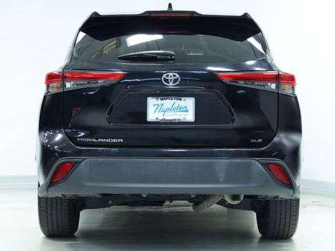 Used 2022 Toyota Highlander XLE image 7