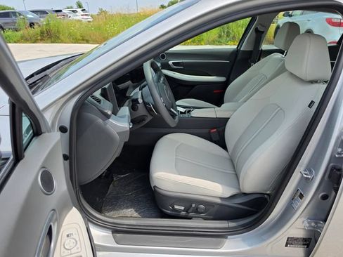 Certified 2025 Hyundai Sonata SEL AWD/4WD image 9