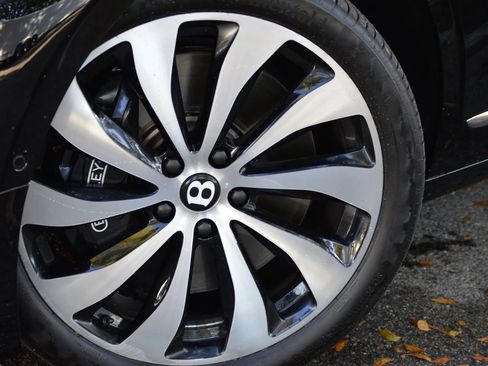 Used 2022 Bentley Flying Spur V8 image 4