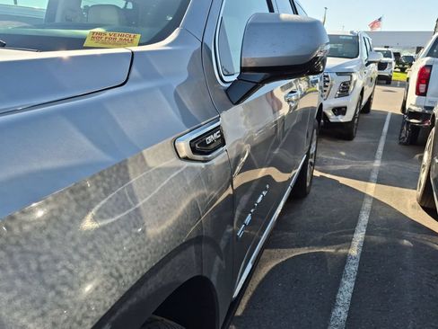 Used 2023 GMC Yukon Denali AWD/4WD image 4