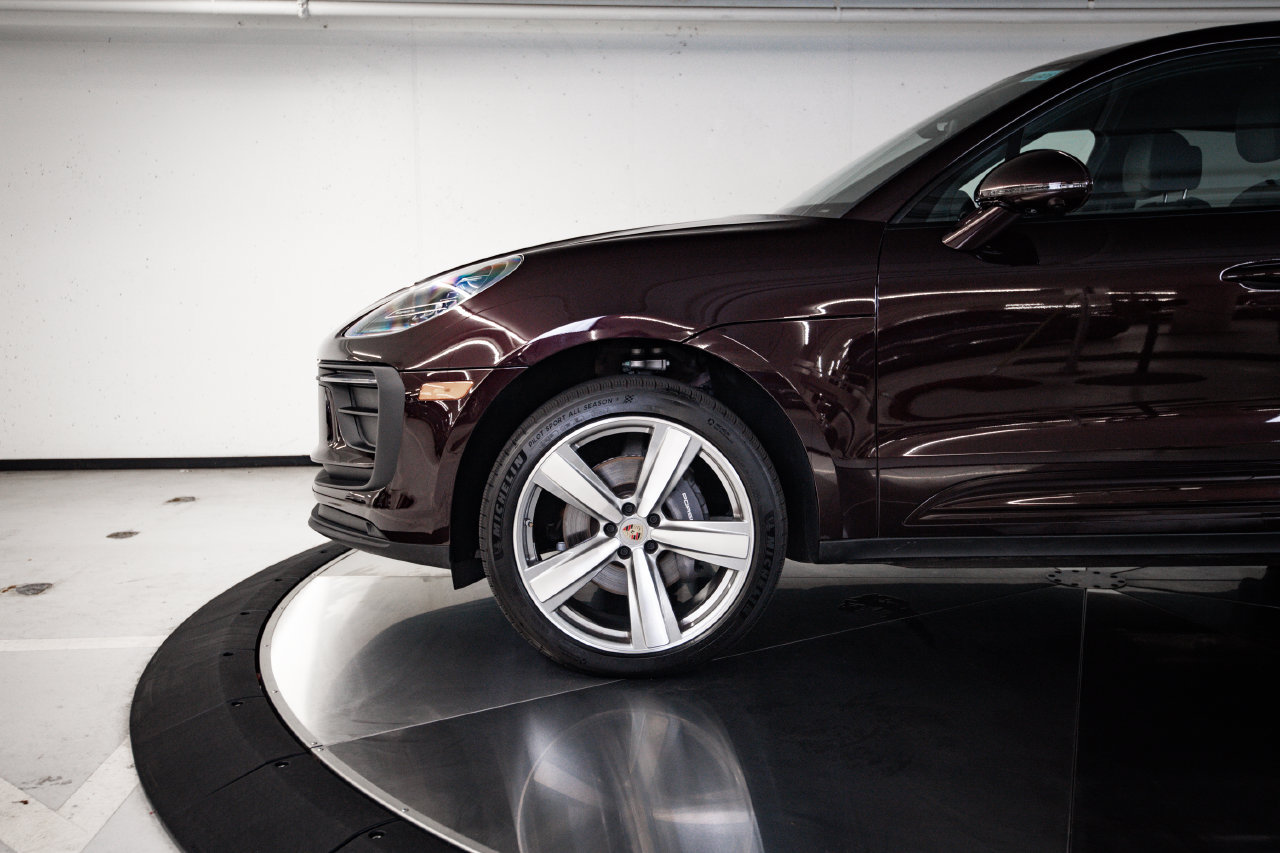 Certified 2026 Porsche Macan AWD/4WD image 11