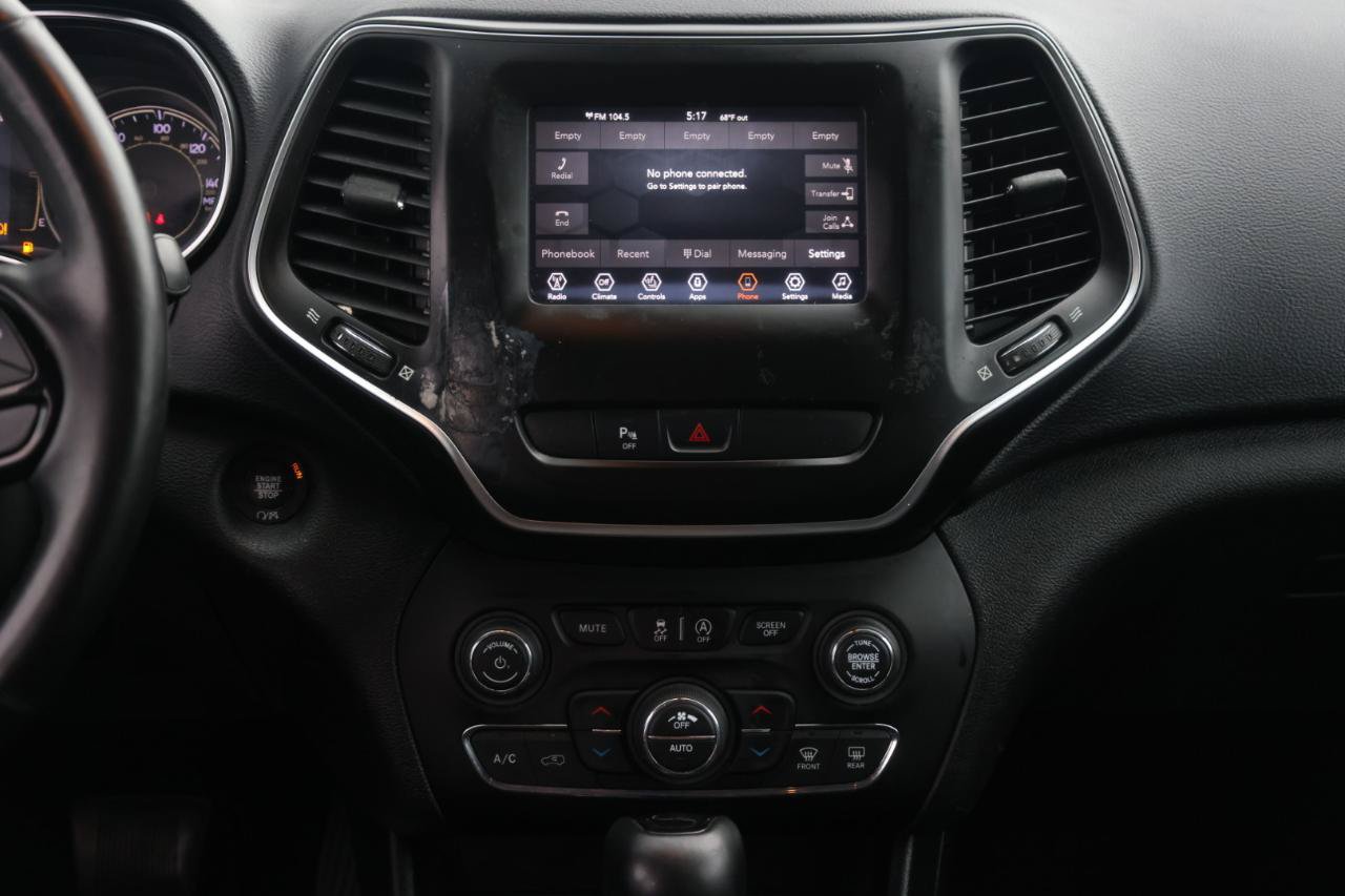 Used 2019 Jeep Cherokee Latitude Plus AWD/4WD image 9