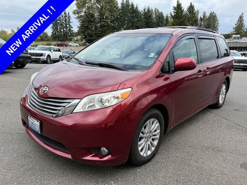 Used 2012 Toyota Sienna FWD image 1