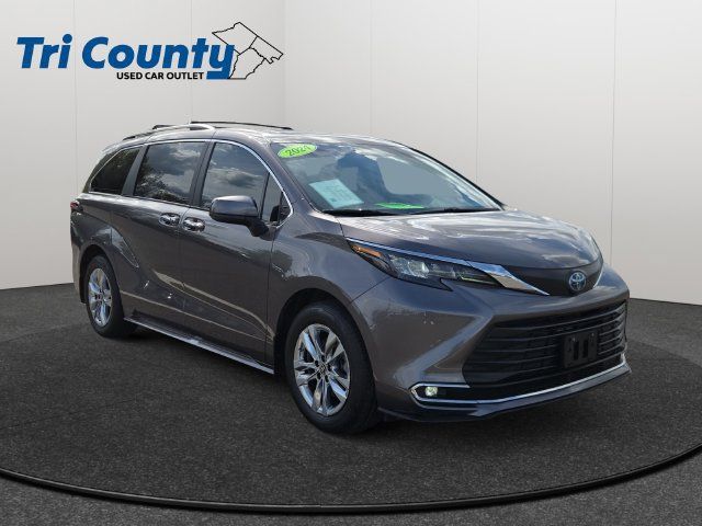 Certified 2024 Toyota Sienna XLE w/ XLE Plus Package AWD/4WD image 1