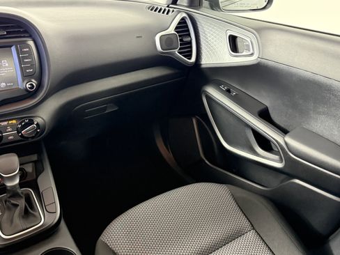 Used 2022 Kia Soul LX image 13