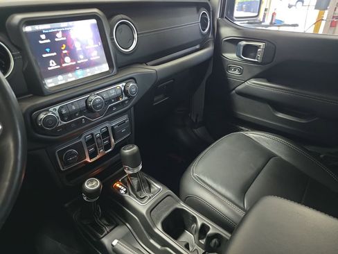 Used 2023 Jeep Wrangler Unlimited Sahara w/ Cold Weather Group AWD/4WD image 24