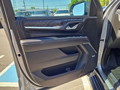 Used 2024 GMC Yukon Denali AWD/4WD image 13