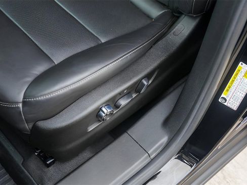 Used 2021 Cadillac XT4 Premium Luxury image 8