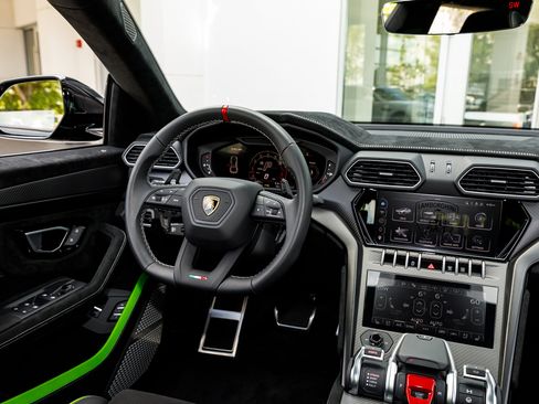 Used 2024 Lamborghini Urus Performante AWD/4WD image 41